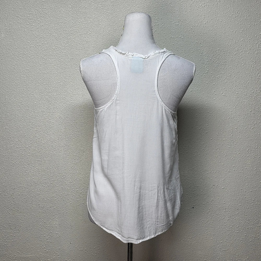 h.i.p. happening in the present White Sleeveless Relaxed Tank Top Size Medium - Picture 2 of 6